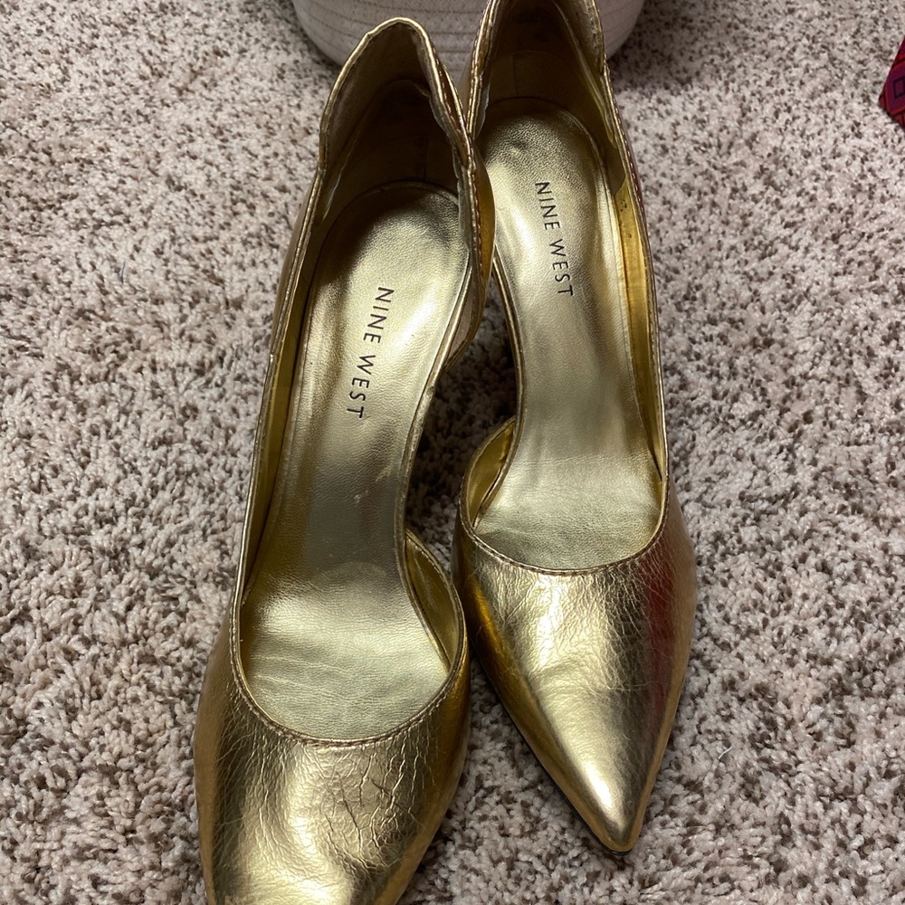 Nine West Gold pumps